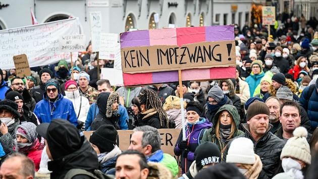 Demo gegen „Impfzwang“ in Linz (Bild: Alexander Schwarzl)