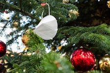 Weihnachten in Quarantäne? In Salzburg trifft das jetzt besonders viele Familien. (Bild: stock.adobe.com/Robert Poorten)