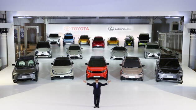 Konzernchef Akio Toyoda präsentiert seine Neuheiten (Bild: Toyota)