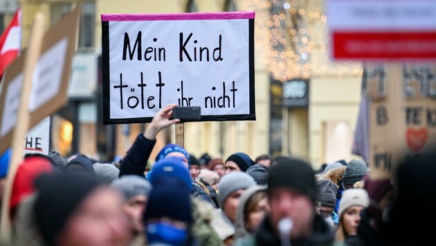 Im Umfeld der Anti-Impf-Demos radikalisiert sich die Stimmung zunehmend. (Bild: Wenzel Markus)