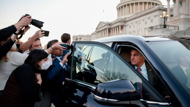 Senator Joe Manchin vor dem Kapitol (Bild: AFP)