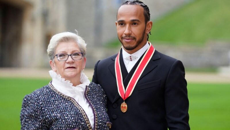 Lewis Hamilton und Mutter (Bild: AP)