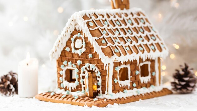 Zuckerverzierte Lebkuchenhäuser gehören zur Weihnachtstradition. (Bild: ©ritaklimenko - stock.adobe.com)