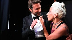 Lady Gaga und Bradley Cooper (Bild: APA/AFP/A.M.P.A.S/Matt Petit)