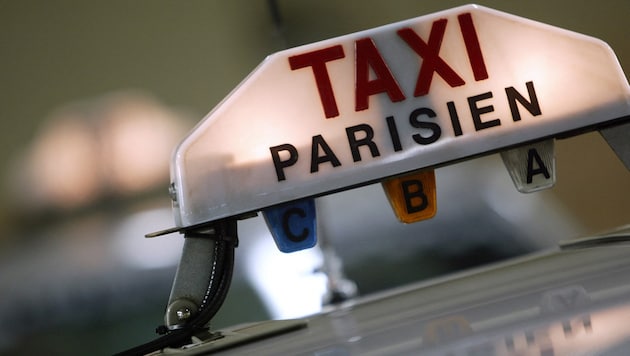 Ein Taxi in Paris (Archivbild) (Bild: AFP PHOTO FRANK FIFE)