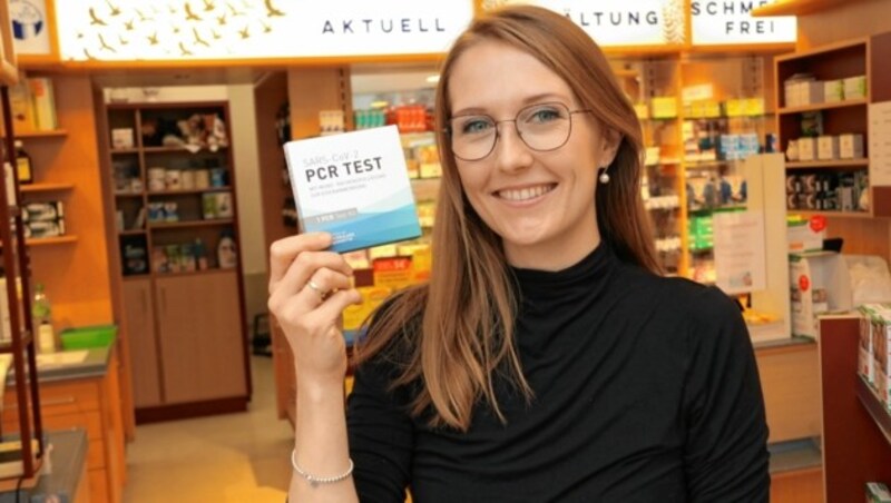 Die PCR-Heimgurgeltests sind in Apotheken erhältlich. (Bild: Christian Jauschowetz)