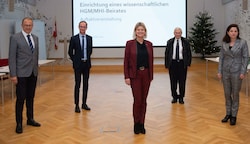 Ministerin Tanner mit Präsidium des wissenschaftlichen Beirates im HGM (Bild: Pusch)