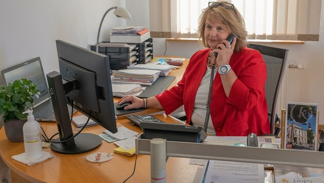 Die Kirchdorfer Bürgermeisterin Vera Pramberger (SPÖ) lehnte die Gehaltserhöhungen ab. (Bild: Haijes Jack)