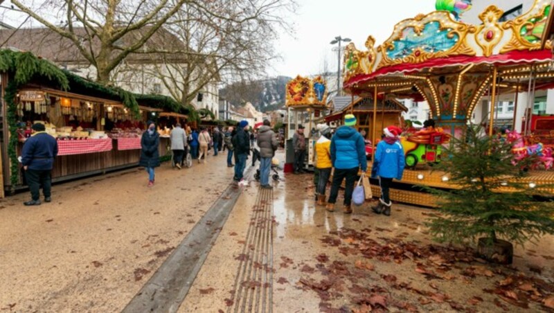 Ein Christkindlmarkt in Bregenz (Bild: APA/DIETMAR STIPLOVSEK)