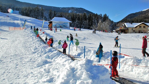 Das Skigebiet Weißbriach bietet Tellerlifte für die Kinder an, ab der ersten Übernachtung gibt es den Skipass kostenlos. (Bild: Tourismus Weißbriach)