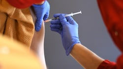 Aus medizinischer Sicht sprechen nur sehr wenige Gründe gegen eine Corona-Impfung. (Bild: APA/WOLFGANG SPITZBART)