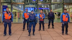 Die ÖBB-Security und die Polizei sorgen gemeinsam für Sicherheit im Zug und auf den Bahnhöfen. (Bild: Polizei Kärnten)
