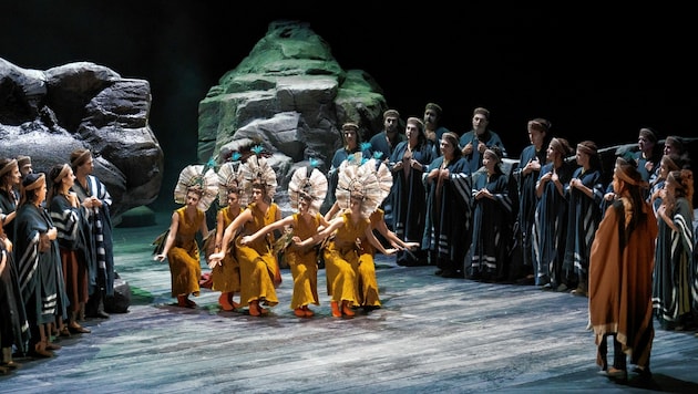 Exotisches Mischmasch mit Staubschicht auf der Bühne der Grazer Oper: „Die Perlenfischer“ von Bizet (Bild: Werner Kmetitsch)