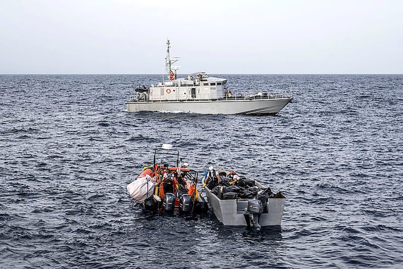 Gerettete Migranten im Mittelmeer (Bild: APA/AFP/MSF/Virginie NGUYEN HOANG)