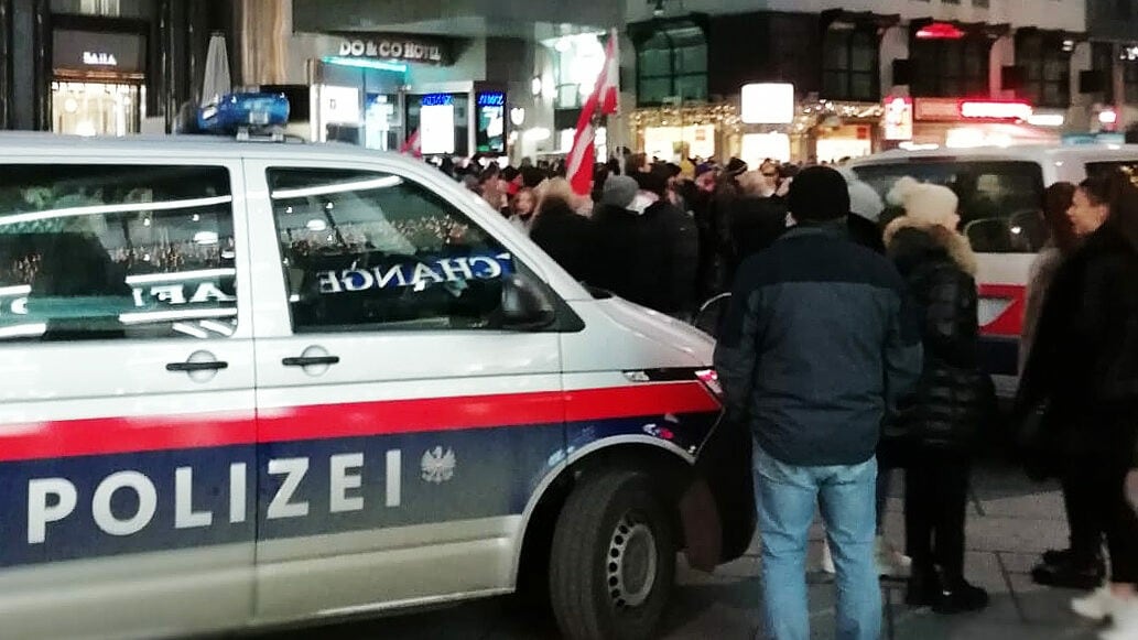 Befremdliche Bilanz - Chaos Bei Demo, Aber Wiener Polizei Zufrieden ...