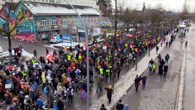 Auch am Samstag wird in Bregenz wieder demonstriert und der Verkehr behindert. (Bild: Maurice Shourot)