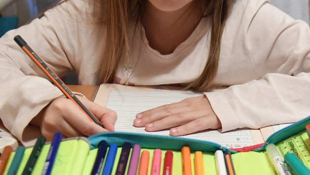 In Österreich können Kinder im schulpflichtigen Alter grundsätzlich zu Hause unterrichtet werden, die Bildungsdirektion muss allerdings zustimmen (Symbolbild). (Bild: P. Huber)