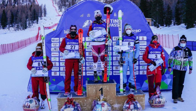 Emily Schöpf (Mi.) feiert eim Fassatal ihren ersten Europacupsieg. (Bild: Emily Schöpf/Instagram)