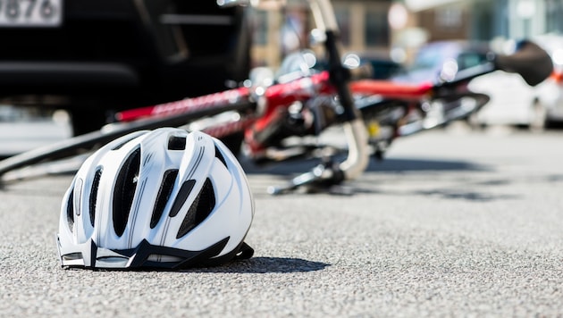 Kask, bisikletçiler için küçük bir hayat sigortası poliçesidir - ancak modeller testte farklı performans göstermiştir (sembolik resim). (Bild: stock.adobe.com)