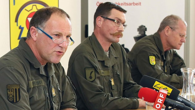 Christian Riener (Bildmitte), Kurt Raffetseder (links), Alfred Kaser (rechts) (Bild: APA/RUBRA)