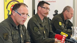 Christian Riener (Bildmitte), Kurt Raffetseder (links), Alfred Kaser (rechts) (Bild: APA/RUBRA)