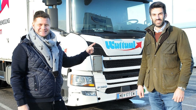 Transportlogistiker Jochen Wattaul mit FP-Mann Udo Landbauer. Sie befürchten, dass die Impfpflicht den Mangel an Lkw-Fahrern verschärfen könnte. (Bild: Crepaz Franz)