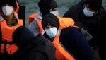 Die Johnson-Regierung will die Gesetze zur Flüchtlingspolitik verschärfen. So sollen britische Grenzschützer dezidiert das Recht erhalten, Flüchtlingsboote im Ärmelkanal zurückzustoßen. (Bild: AFP)