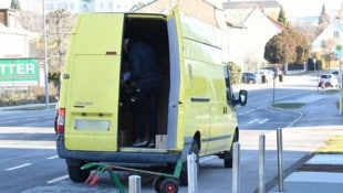 Ein früherer Paketbote überfuhr mit seinem Wagen eine Seniorin im Rückwärtsgang – am Montag musste er sich am Wiener Landesgericht verantworten (Symbolbild). (Bild: P. Huber)