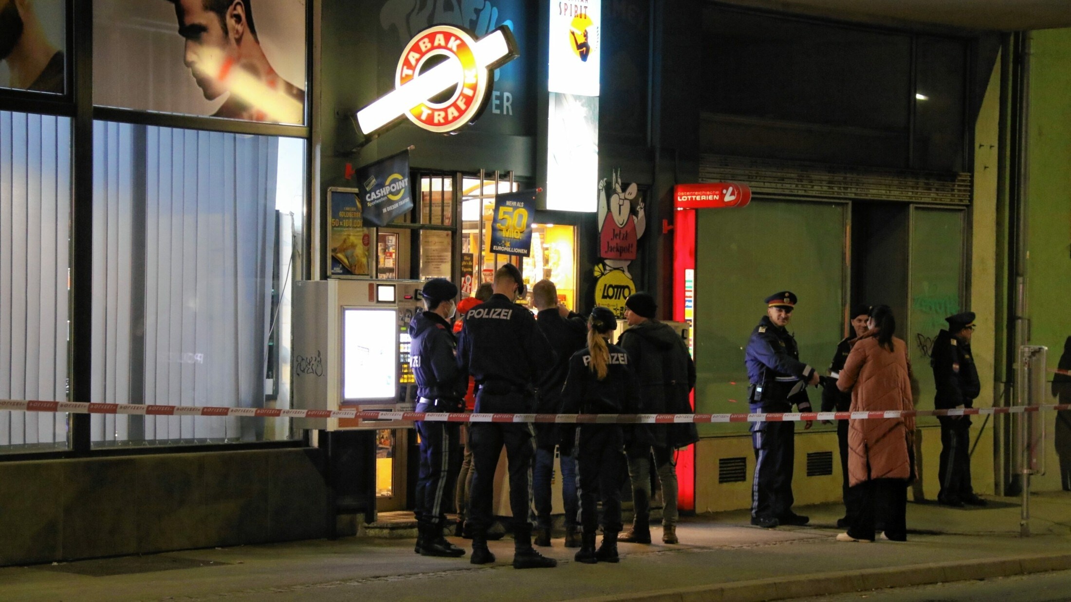 Opfer Unter Schock Trafik Überfall In Graz Täter Drohte Mit Messer Krone At