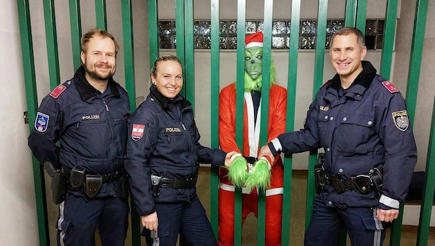 Das Foto wurde am 23. Dezember auf der Facebook-Seite der Polizei Steiermark mit einem Augenzwinkern online gestellt. (Bild: Polizei Eisenerz)