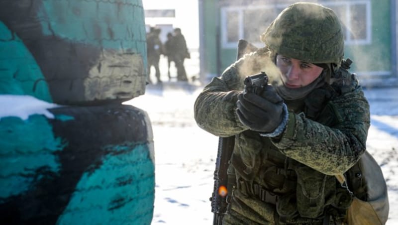 Gefechtsübung der russischen Armee in der Rostow-Region (Bild: AP)