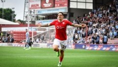 Jubelt Dominik Frieser bald für den FC Cesena? (Bild: FC Barnsley)