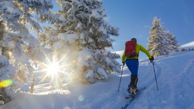 Vor allem abseits der Pisten kann es bei Ski-Touren zu gefährlichen Situationen kommen (Bild: Uwe Grinzinger)