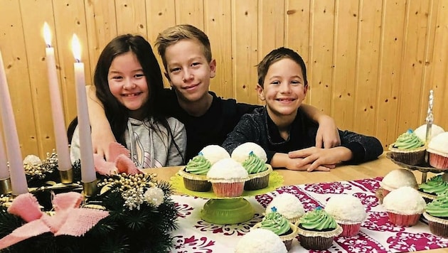 Valerie, Konstantin und Valentin haben Cupcakes gebacken und für die Aktion verkauft. (Bild: SYSTEM)