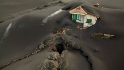 Fast 2900 Wohnhäuser und andere Bauten wurden von Lava und Asche verschlungen. (Bild: AP)