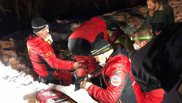 Ein Zipferlbob-Unfall beschäftigte die Rettungskräfte am Abend des Christtags in Maria Rain. (Bild: zVg/Bergrettung Klagenfurt)