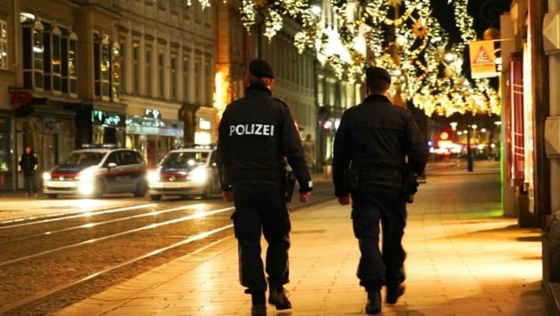 Kontrollen der Grazer Polizei im Lockdown-Silvester 2020 (Bild: Sepp Pail )