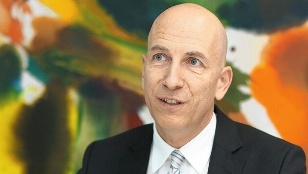 Arbeitsminister Martin Kocher zieht Bilanz nach einem turbulenten Jahr. (Bild: Kronen Zeitung/Peter Tomschi)