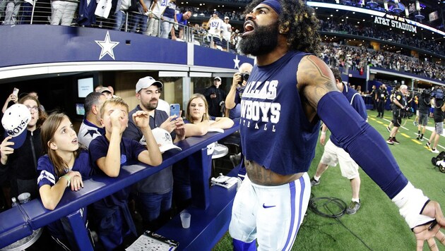 Ezekiel Elliott von den Dallas Cowboys feiert mit den Fans (Bild: AFP/Getty)
