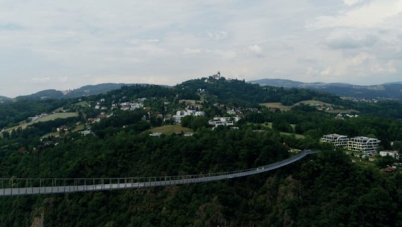 2018 wurde das Projekt „der längsten Hängebrücke der Welt“ präsentiert - doch realisiert wird es nicht. (Bild: Hoch4)