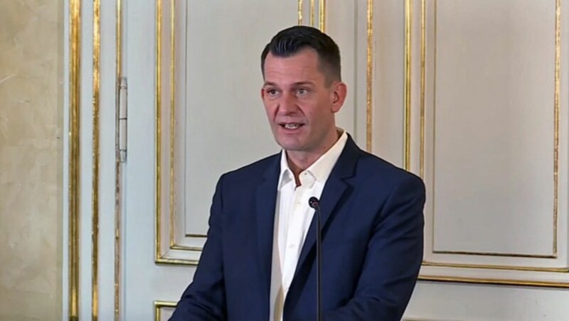 Gesundheitsminister Wolfgang Mückstein: „Wenn Sie noch nicht geimpft sein sollten, machen Sie bitte gleich heute einen Termin aus.“ (Bild: Screenshot APA-Livestream)