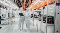 So sieht es in einer Infineon-Chipfabrik aus. (Bild: Infineon)