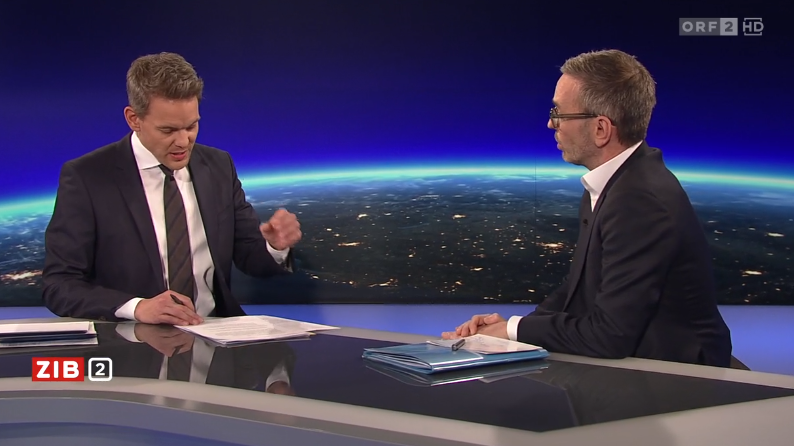 Mit ORF-Moderator Martin Thür lieferte sich FPÖ-Chef Herbert Kickl am Dienstagabend einen heftigen Schlagabtausch. (Bild: ORF (Screenshot))