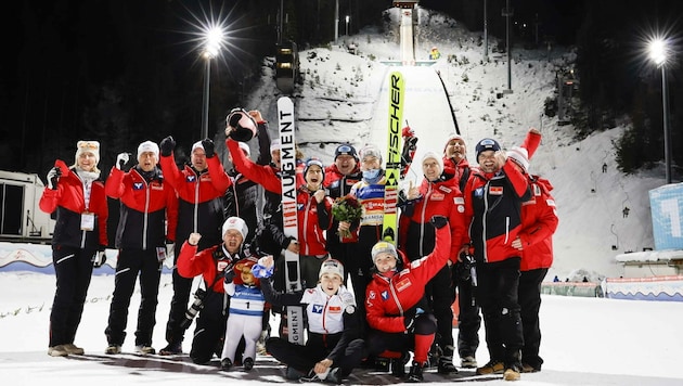 In der bisherigen Saison hatten die österreichischen Skispringerinnen jede Menge Grund zum Jubeln. Im Jänner droht nun allerdings eine sehr lange Zwangspause. (Bild: GEPA pictures)