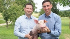 Unerbittlich kämpfen Nemecek (li.) und Bernhuber für die ernsten Anliegen unserer Schweinebauern: Brüssel scheint unseren Landwirten jetzt helfen zu wollen. (Bild: NÖBB)