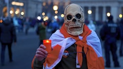 Auch in der Silvesternacht wollen die Impfgegner mit als Partys und Spaziergängen getarnten Demos für gehörige Aufregung im Land sorgen. (Bild: FLORIAN WIESER/APA/picturedesk.com)