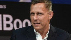 Der US-Milliardär Peter Thiel wurde als Mitgründer des Bezahldienstes PayPal reich und gilt als geschickter Investor. Seine Ansichten und die Geschäftsmodelle mancher seiner Unternehmen sind aber höchst umstritten. (Bild: APA/AFP/Getty Images/Stephanie Keith)