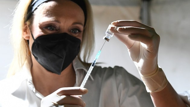The coronavirus vaccination is still causing heated debate years after its development. (Bild: P. Huber)