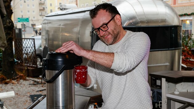 Günther Grahammer vom Cook&Wine: „Thermoskanne mitbringen und Glühwein abholen.“ (Bild: Tschepp Markus)