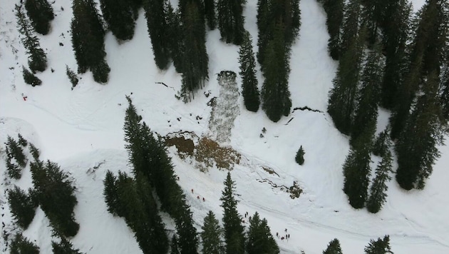 Am Donnerstagvormittag ging ein Schneebrett in der Silvretta Montafon auf eine Piste ab. (Bild: LPD Vorarlberg)